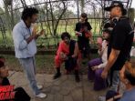 cara-jitu-sutradara-anggy-umbara-garap-film-action-komedi-5-cowok-jagoan_20171129_144243.jpg