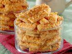 cara-membersihkan-toples-bekas-kue-kering.jpg