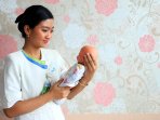 cara-menggendong-balita-usia-0-4-bulan_20160124_182953.jpg