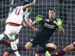 carlos-bacca-bikin-gol_20151018_042636.jpg