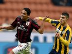 carlos-bacca-dikejarlawan_20151214_020558.jpg