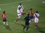 carlos-zambrano-chile-midfielder-charles-aranguiz_20150630_101014.jpg