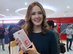 cathy-sharon-turut-mengantre-untuk-membeli-iphone-7_20170331_130928.jpg