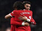 cavani-dan-ronaldo-berpelukan.jpg