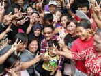 cawagub-djarot-sapa-warga-slipi_20161125_094926.jpg