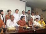 cawagub-sandiaga-uno-ketiga-dari-kanan-atas-mengikuti-program-amnesti-pajak_20160927_145911.jpg