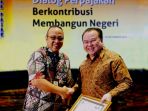 ceo-chairman-kagum-group-kembali-terima-penghargaan-djp-jabar_20171207_114718.jpg