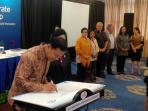 ceo-citi-indonesia-batara-sianturi-menandatangani_20150806_114154.jpg