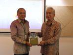 ceo-kompas-gramedia-lilik-oetama-beserta-jajaran-pimpinan-redaksi-kg-media.jpg