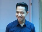 cerita-dude-harlino-jadi-sopir-taksi-online_20170317_160258.jpg