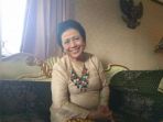 ceu-popong-saat-open-house-di-kediamannya-di-jalan-cipaganti_20170628_101419.jpg