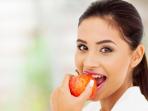 cewek-makan-buah_20150911_190840.jpg