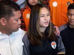 ceyco-georgia-zefanya-saat-diwawancarai-dalam-acara-penyambutan-tim-karate-indonesia.jpg
