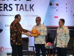 chairul-tanjung-dan-iluni-ui_20180419_130157.jpg