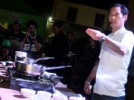 chef-juna-bagi-ilmu-di-festival-kuliner-makassar_20150824_231101.jpg