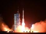 china-luncurkan-3-astronot-ke-stasiun-luar-angkasa-tiangong.jpg
