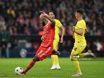 choupo-moting-melepas-tendangan.jpg