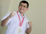 chris-john-mendapat-penghargaan-the-legend-award_20190715_134227.jpg