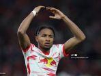 christopher-nkunku-merayakan-golnya-dalam-adu-penalt.jpg