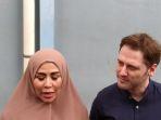 cinta-penelope-dengan-suaminya-1.jpg