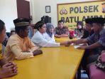 cinta-rd-tak-terhalang-jeruji-besi-nikahi-pasangannya-di-mapolsek-batuampar.jpg