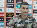 ciro-henrique-alves-jumperssss.jpg