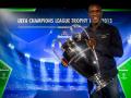 clarence-seedorf-angkat-piala-siapa-tuhh.jpg