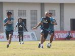 claudir-marini-junior-saat-berlatih-bersama-tim-psis.jpg