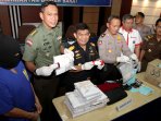 cnt-kanwil-djbc-kalbar-tangkap-pengedar-narkoba_20150710_164634.jpg