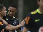 coutinho-dan-neymar_20170905_133335.jpg