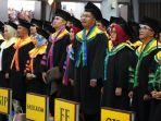 cover-pendidikan-wisuda-ui-depok-sore.jpg