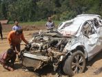 cr-v-terjun-ke-jurang_20181016_102113.jpg