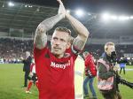 craig-bellamy-merayakan-keberhasilan-timnya-cardiff-city-promosi-ke-premier-league.jpg