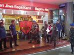 crazy-rich-surabaya-budi-said-bs-keluar-dari-gedung-pidsus-kejaksaan-agung.jpg