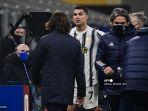 cristiano-ronaldo-bereaksi-di-samping-pelatih-juventus-italia-andrea-pirlo.jpg