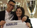 cristiano-ronaldo-bersama-maria-dolores-dos-santos_20181013_195441.jpg