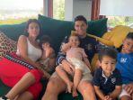cristiano-ronaldo-bersama-pacarnya-georgina-rodriguez-dan-keempat-anaknya.jpg