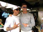 cristiano-ronaldo-dan-lewis-hamilton-pose-bareng-di-paddock-mercedes-di-f1-monako-2019.jpg