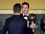 cristiano-ronaldo-kiri-dan-lionel-messi_20180211_192239.jpg