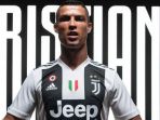cristiano-ronaldo-memakai-jersey-juventus_20180717_201800.jpg