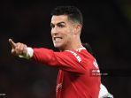 cristiano-ronaldo-memberi-isyarat-selama-pertandingan-sepak-bola-liga-premier.jpg