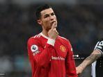 cristiano-ronaldo-memberi-isyarat-selama-pertandingan.jpg