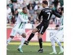 cristiano-ronaldo-tendang-kaki-lawan_20150125_084744.jpg