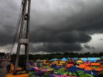 cuaca-ekstrim-diatas-kampung-tridi-malang_20171127_134826.jpg