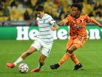 cuadrado-berebut-bola-dengan-carlos-de-pena-dynamo-kiev-vs-juventus-di-liga-champions.jpg