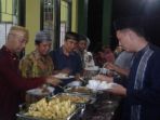 cuci-dusun-usai-penggerebekan-pasangan-mesum_20170425_103509.jpg