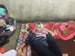 cucu-saat-berbaring-lemah-di-rumah-anaknya-f.jpg