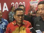 cucu-somantri-saat-diwawancarai-setelah-menerima-surat-rekomendasi.jpg