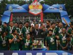 cukur-persija-4-1-persebaya-sabet-piala-gubernur-jatim_20200221_040508.jpg