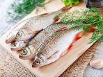 cuma-rendam-ikan-dalam-air-sagu-selama-10-menit-sebelum-dimasak.jpg